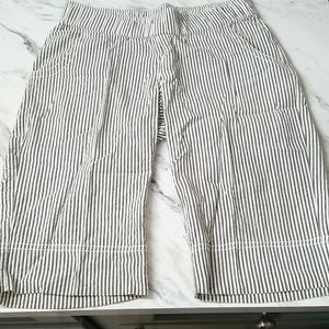 Oh Baby Women's maternity cuffed capris size small